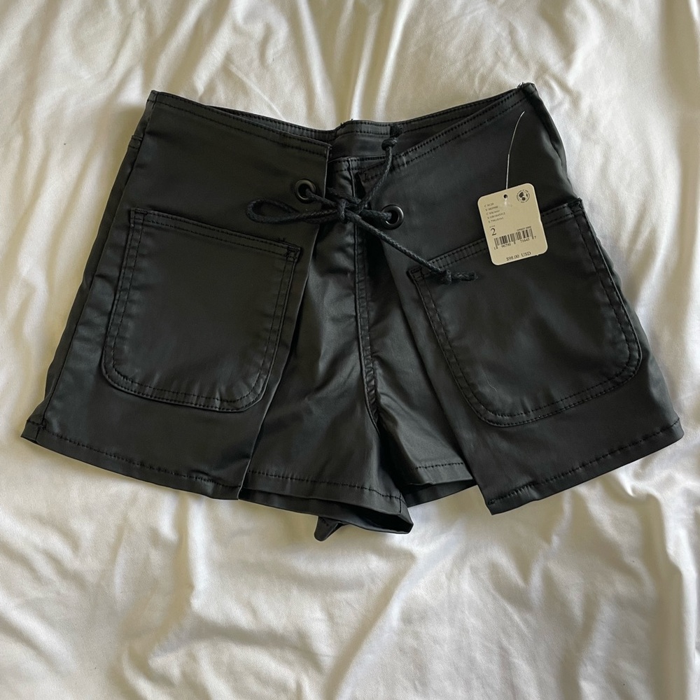 Selling my FREE PEOPLE shorts with tags size 2
